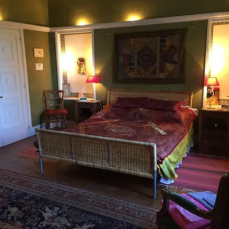 Domaine De Roques Bed & Breakfast *